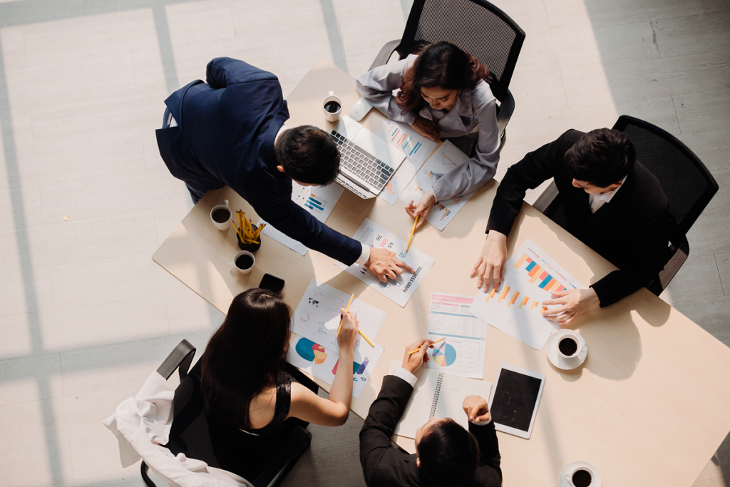 Reunião da equipe de trabalho. Como ser um bom líder.